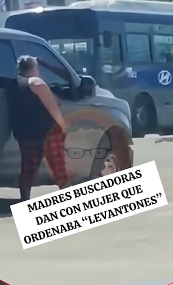 Familiares de víctimas y madres