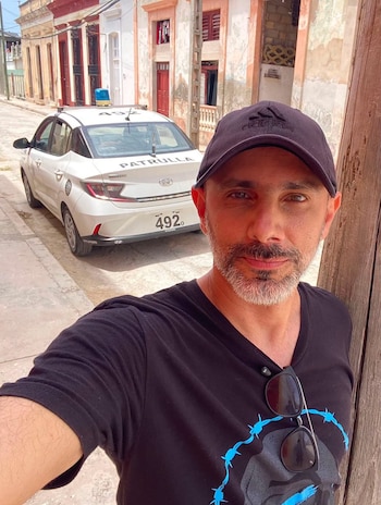 La imputación por desobediencia podría derivar en una fianza, arresto domiciliario o prisión provisional para el periodista. (Cortesía: Redes sociales)