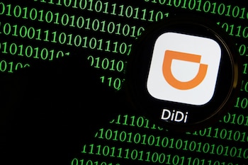 DiDi utiliza diversos modelos de inteligencia artificial para que los usuarios puede solicitar viajes seguros. REUTERS/Florence Lo/Illustration/File Photo