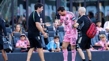 Messi sufre una "lesión muscular
