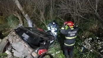 El vehículo quedó completamente destruido