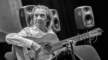 La cultura llora la muerte de Pepe Habichuela y sus "manos únicas": "Que repiquen los bordones de toda Granada entera"