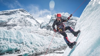 Alfa Karina Arrué, salvadoreña que conquistó el Everest, volverá a Katmandú para la Cumbre de Escaladores 2026