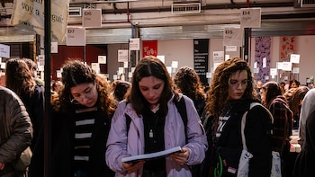 60 videollamadas de una hora y un documento “versión mil”: cómo es el “trabajo invisible” detrás de la edición de libros