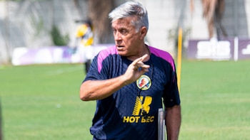Juan Pablo II anunció la salida de Marcelo Zuleta tras caer goleado por Universitario y sostener diferencias con el plantel