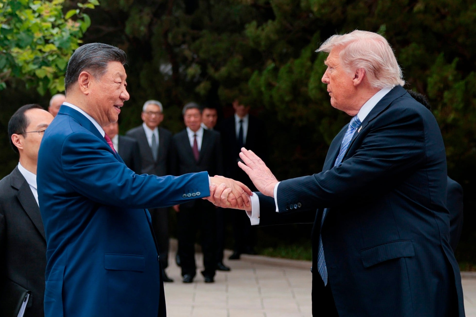 Trump y Xi Jinping durante su cumbre en Beijing, donde el mandatario chino advirtió que Taiwán es el asunto más delicado en la relación bilateral. (Evan Vucci/Pool Foto vía AP, archivo)