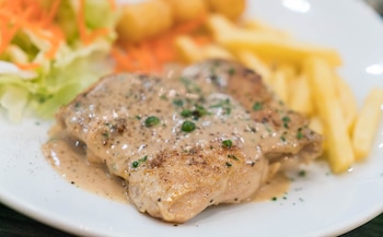 Piccata de pollo. (Freepik)