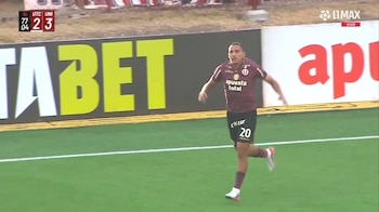 Gol de Álex Valera tras centro de César Inga para remontada 3-2 de Universitario vs UTC por Liga 1 2026.