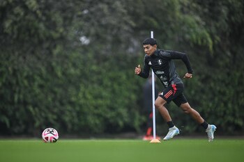 Maxloren Castro podría hacer su