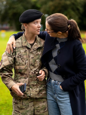 La familia real danesa visita a la princesa Isabella durante su formación militar (Casa Real Danesa)