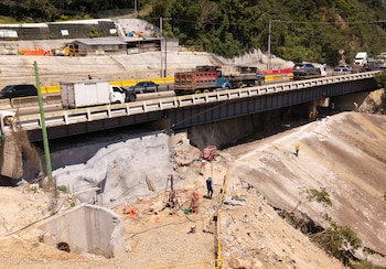 El Ministerio de Comunicaciones interviene más de 193 puentes en varios departamentos de Guatemala.
