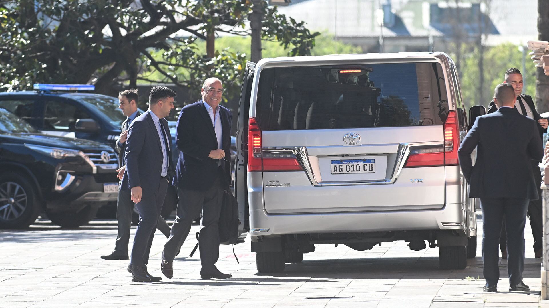 Guillermo Francos esta mañana, cuando llegaba al palacio de gobierno