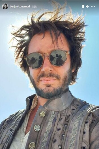 El look desalineado de Benjamín