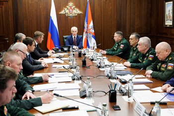 El ministro de Defensa ruso, Andrei Belousov, preside una reunión (Russian Defence Ministry/Handout via REUTERS)