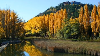 La segunda ciudad más infravalorada de España que se transforma en un espectáculo en otoño y está “enclavada entre dos cerros y regada por las aguas del río Duero”