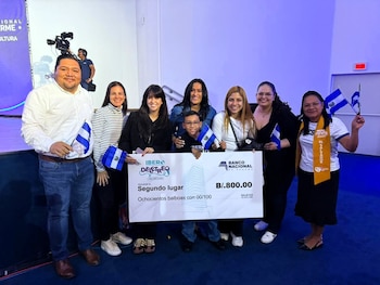 Joel Hilario Méndez, representante de El Salvador, obtuvo el segundo lugar en el certamen internacional celebrado en Panamá. (Cortesía: Adriana Mira)
