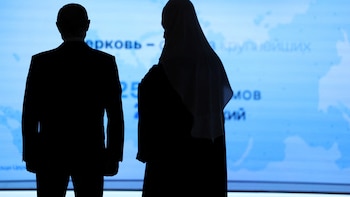 Machismo, xenofobia y redadas: así operan los grupos ultraconservadores que crecen a la sombra del Kremlin