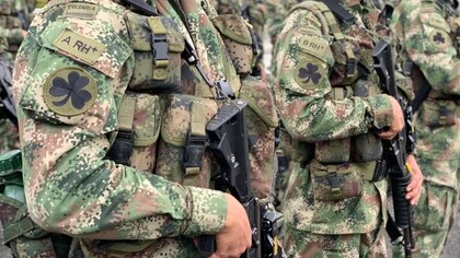 Judicializan a cinco militares por comercializar un arma de fuego