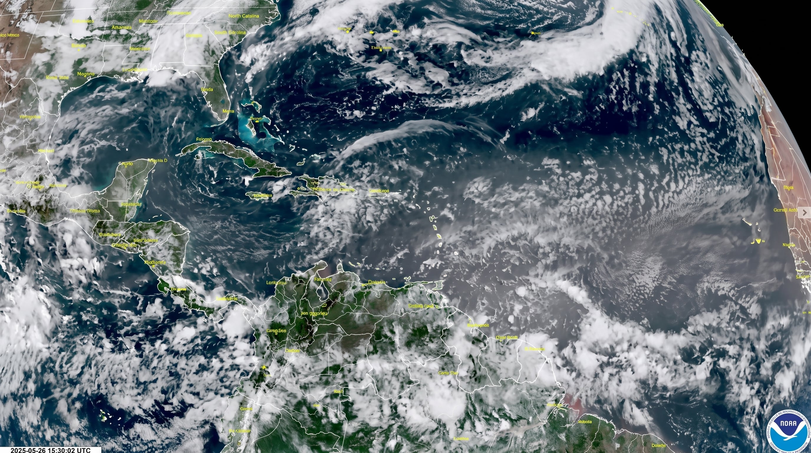 Una toma del satélite de la NOAA registra la Capa de Aire Sahariano sobre el océano Atlántico y el continente americano (Captura/NOAA)