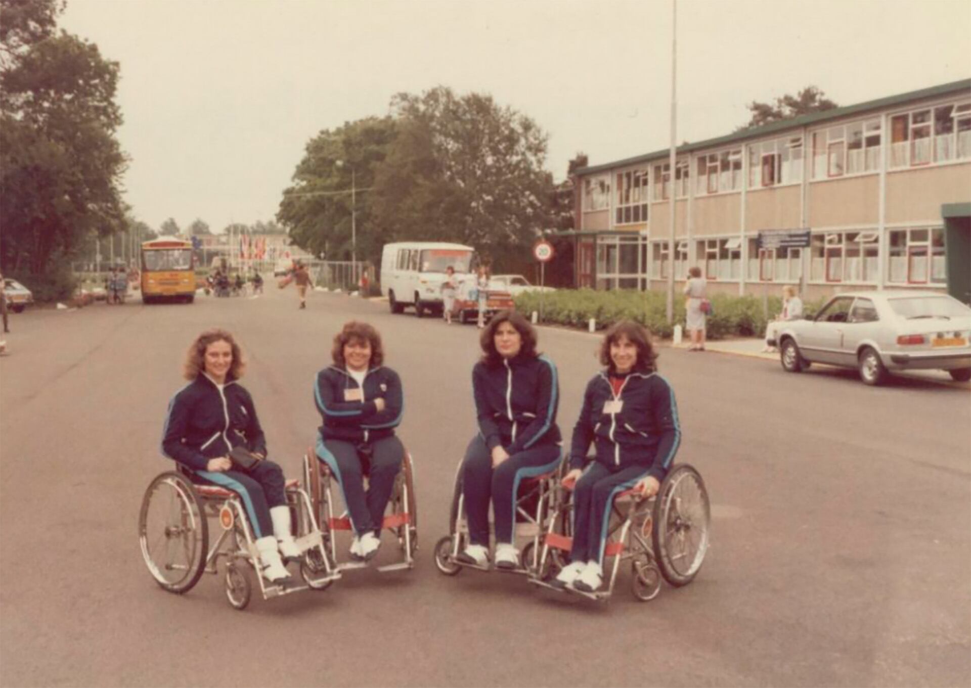 La entrenadora Sonia Benz fue fundamental en la adaptación de los estilos de natación de Rizzotto, permitiéndole alcanzar el oro en Arnhem 1980.