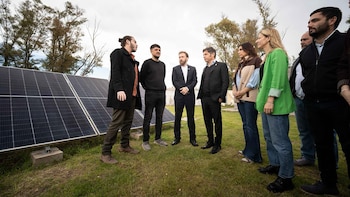Axel Kicillof presentó en Lomas de Zamora un programa de empleo para jóvenes en sectores estratégicos de la transición energética