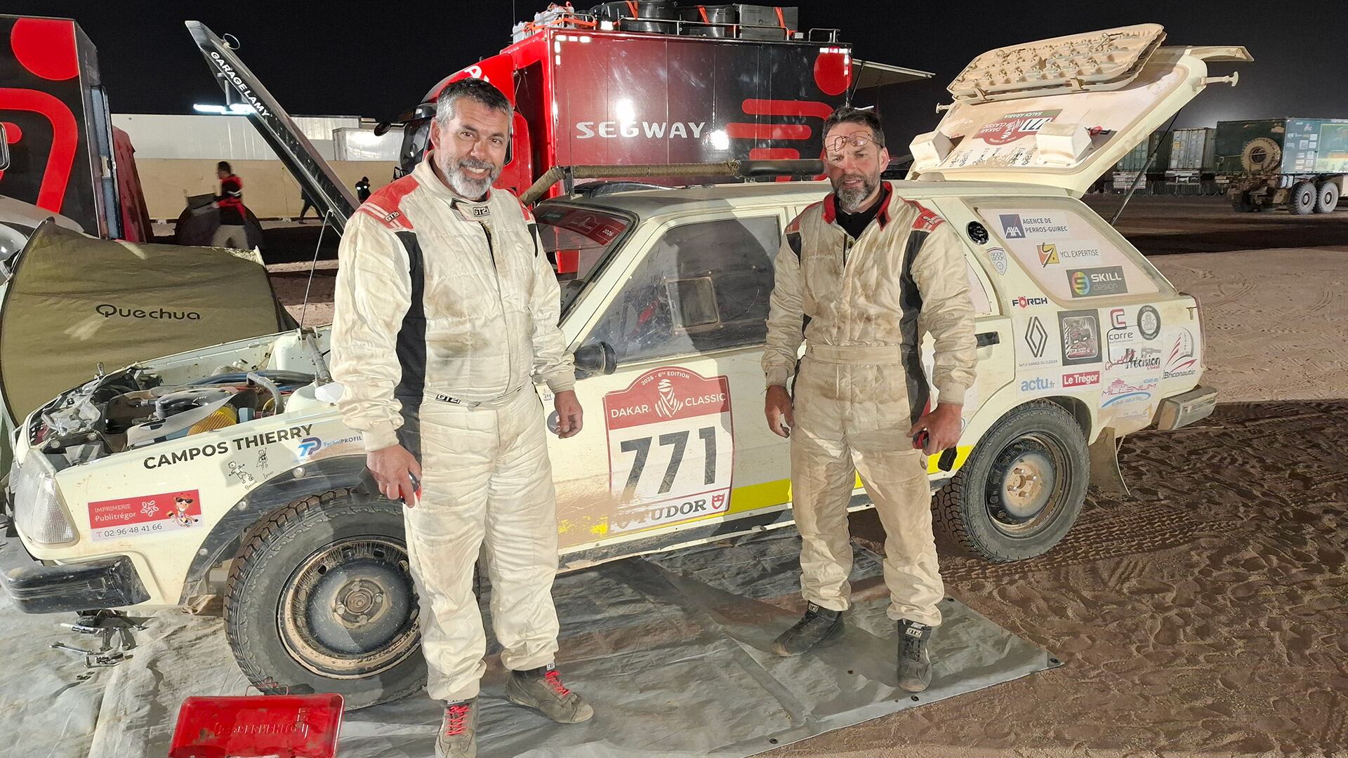 Los hermanos Campos posan para Infobae. Buscan llegar al final del Rally Dakar