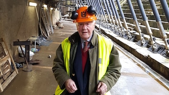 Slade utiliza aplicaciones de citas