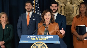 Multas de hasta USD 3 millones y reportes en 72 horas: así regulará Nueva York a las empresas de IA