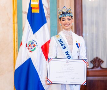Joheirry Mola obtuvo la corona mundial el 5 de septiembre en la ciudad de Nha Trang, Vietnam. (Foto cortesía Presidencia de la República Dominicana)