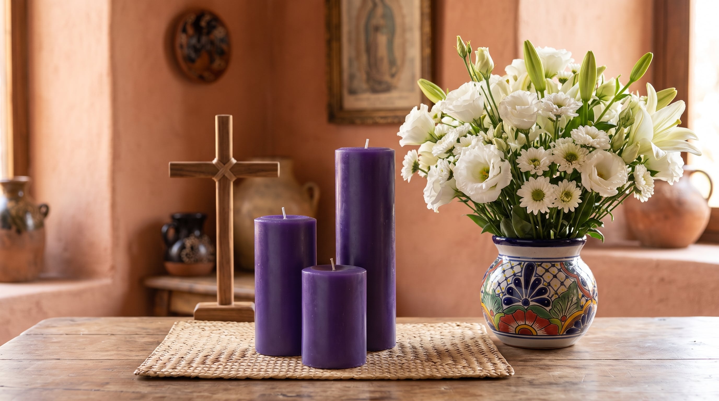 El cirio morado simboliza penitencia, esperanza y recogimiento espiritual en la ofrenda del 28 de octubre. (Imagen Ilustrativa Infobae)