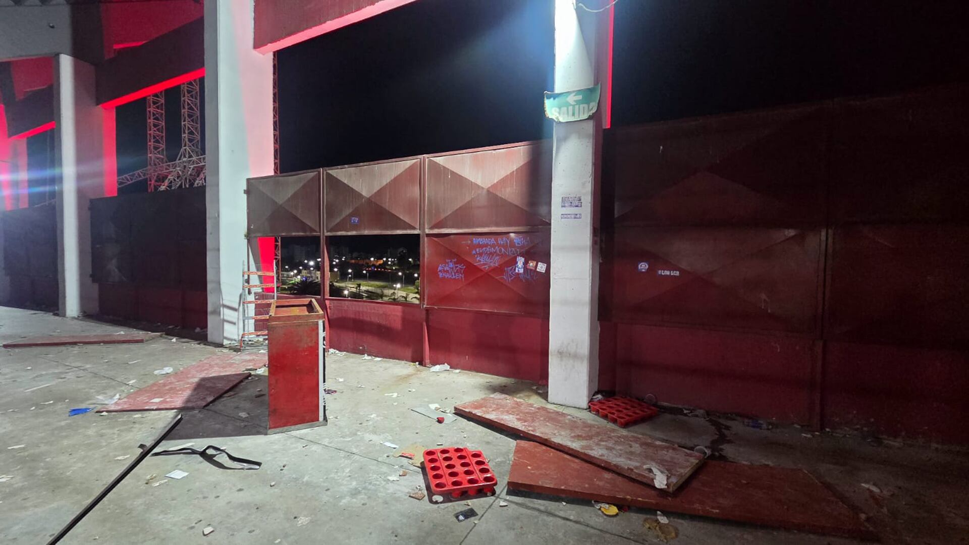 Los destrozos en el sector visitante de la cancha de Independiente