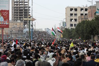 Manifestantes, en su mayoría partidarios