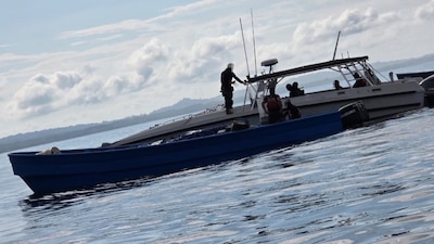 Guardacostas costarricenses interceptan lancha con casi dos toneladas de aparente cocaína frente a Bahía Ballena