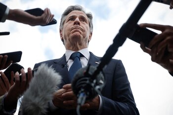 Blinken habla con los medios tras finalizar su gira por Oriente Medio (REUTERS/Evelyn Hockstein)