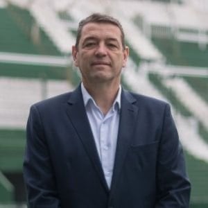 Oscar Tucker, otro de los imputados, hace 27 años que está ligado al Club Banfield
