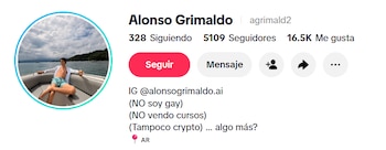 Perfil de usuario de Alonso Grimaldo que muestra una fotografía en un barco, recuento de seguidores y texto en la biografía