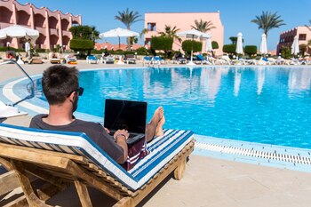 ILUSTRACIÓN - "Workation" en Egipto.