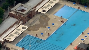 Guía de verano en Nueva York: abren más de 50 piscinas gratuitas con almuerzos y clases incluidas