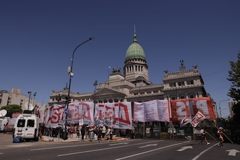 Organizaciones sociales marchan al Congreso
