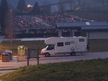 El motorhome en el estacionamiento