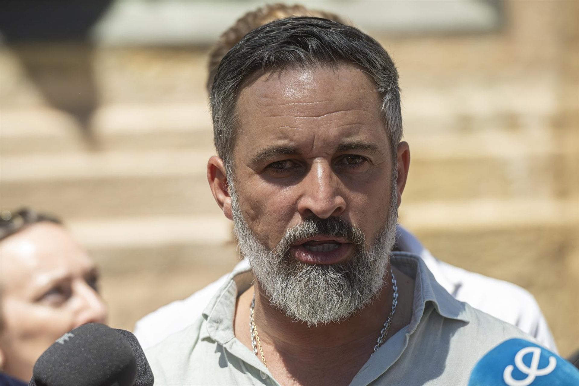 02/08/2026 El presidente de VOX, Santiago Abascal, atiende a los medios, en la plaza de África, a 2 de agosto de 2026, en Ceuta (España). El presidente de VOX se encuentra en Ceuta para abordar las consecuencias de la crisis migratoria.
POLITICA
Marcos Moreno - Europa Press