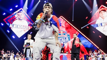 El rapero El Menor se convierte en el primer chileno campeón de Red Bull Batalla Final Internacional 2026