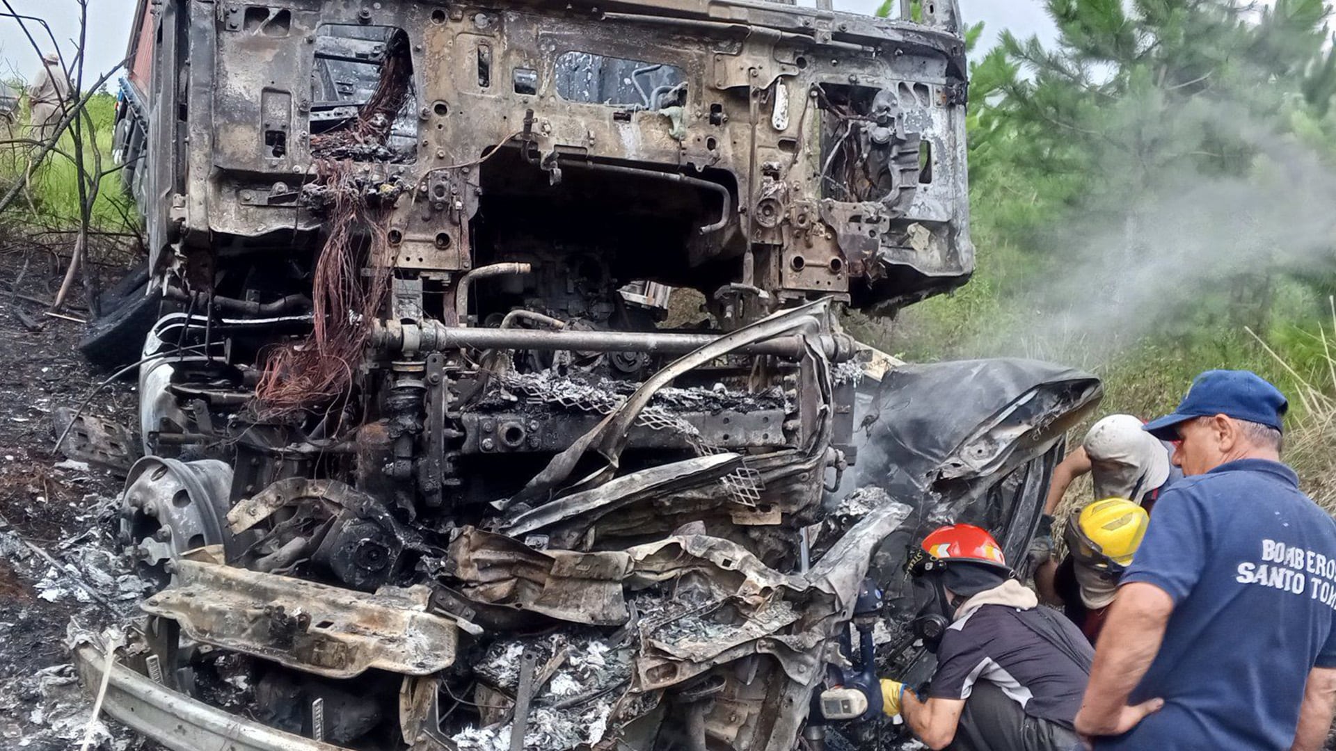 El accidente se produjo a unos 10 kilómetros de Santo Tomé (Bomberos Voluntarios Santo Tome Corrientes)