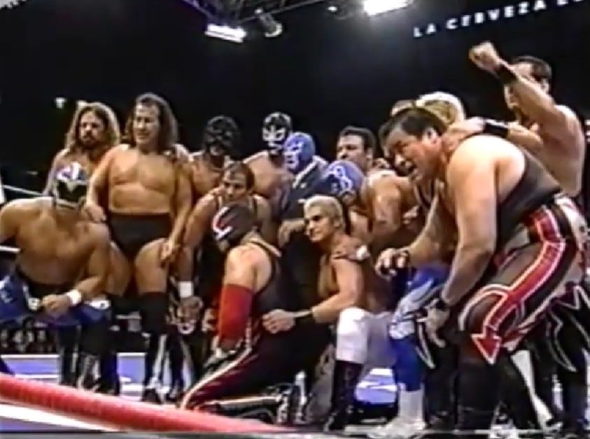 Los primeros participantes del torneo con la leyenda de la lucha libre mexicana. (Especial)