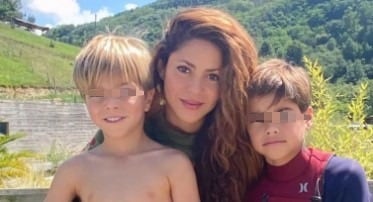 Shakira y sus hijos Milán y Sasha a poco de mudarse a Miami después de la separación del padre de sus hijos (2023)