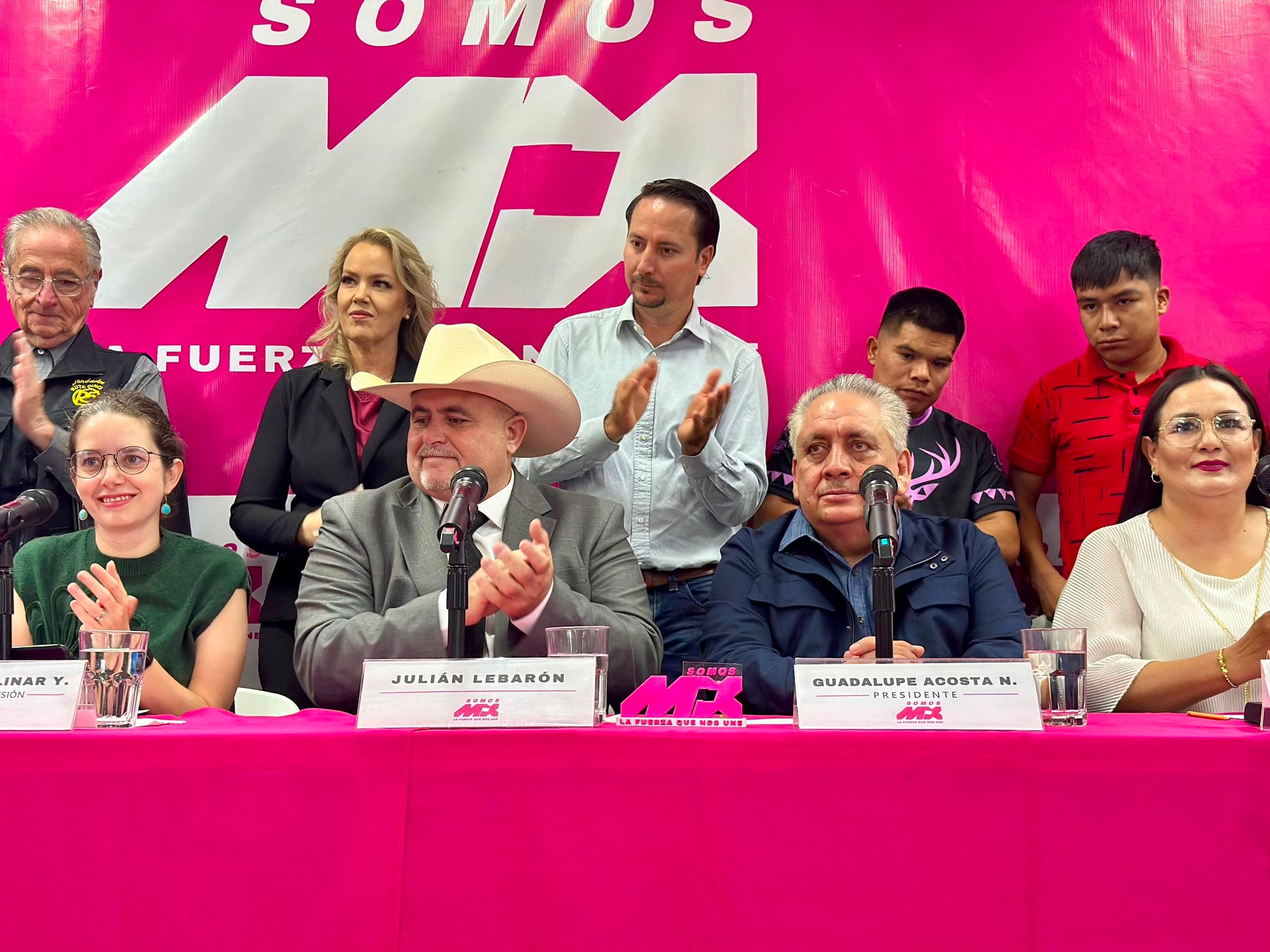 SOMOS informó que al 8 de junio de 2026 hay 18 mil 104 niñas, niños y adolescentes desaparecidos o no localizados, con 6 mil 685 mujeres de 12 a 17 años.
Crédito: X/ @SomosMxMexico
