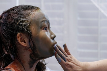 El Boryeong Mud Festival en Corea del Sur combina entretenimiento y actividades al aire libre, con juegos de barro y competencias deportivas (REUTERS/Heo Ran)