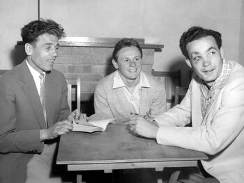 Los atletas húngaros, de izquierda