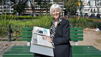 En una carpeta tamaño oficio,