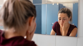 Las 5 cosas que hace una persona con autoestima baja, según una psicóloga